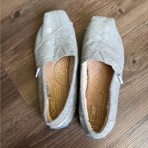 TOMS Silver Giving Is The Future Seasonal Classic Shoes